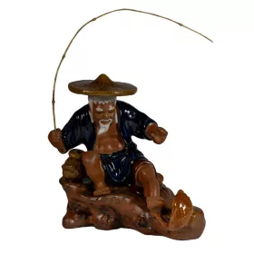   Figure en céramique pêcheur assis pendant l'épuisement